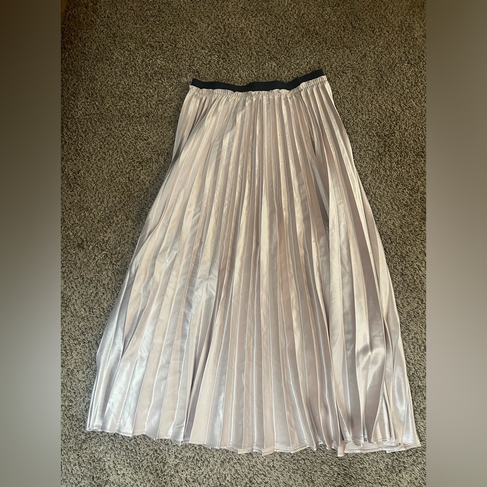 ZARA Elegant Cream Pleated Skirt